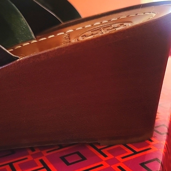 EUC Tory Burch wedge sandals - Picture 10 of 10